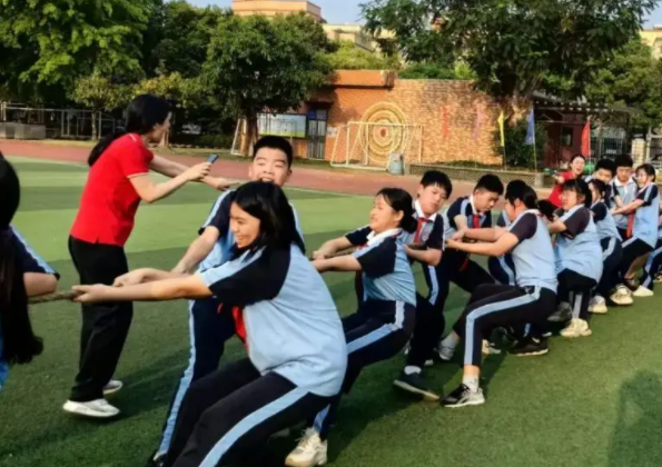 构建全方位德育网络打造家校社共育教联体守护青少年健康成长